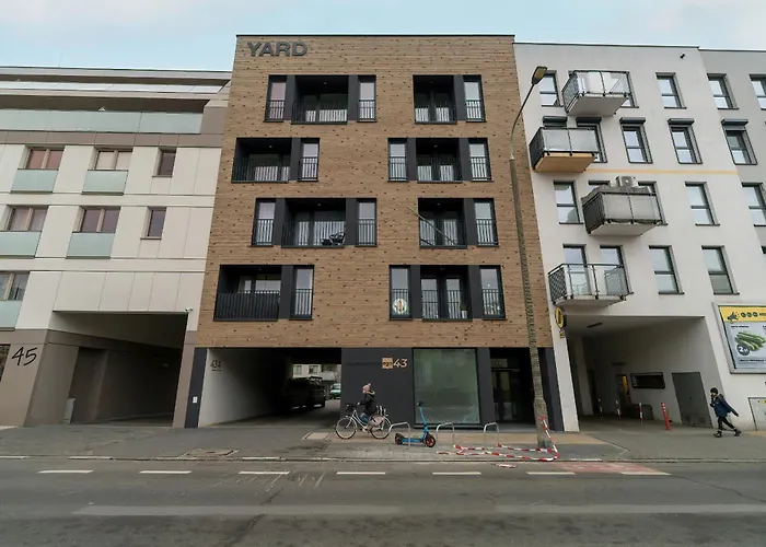 With Balcony In By Renters Appartement *