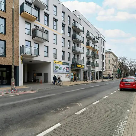 Apartamento With Balcony In By Renters