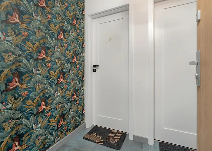 With Balcony In By Renters *